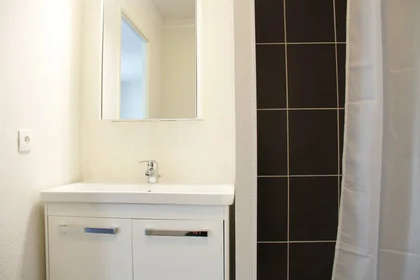 Privatzimmer im Wohnheim in der Marseille, 13003, bild 9 von 16