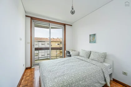 Quarto privado em Avenida de Fernão de Magalhães, Antas, imagem 1 de 10