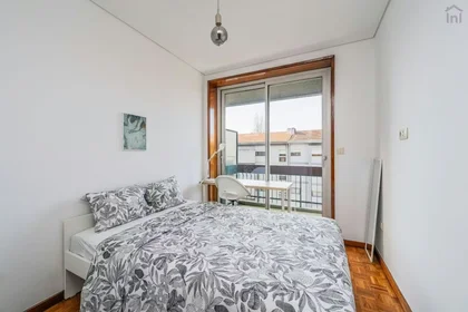 Quarto privado em Avenida de Fernão de Magalhães, Antas, imagem 1 de 10