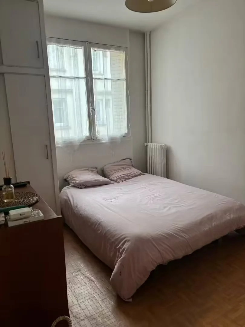 Habitación acogedora para estudiantes disponible en 