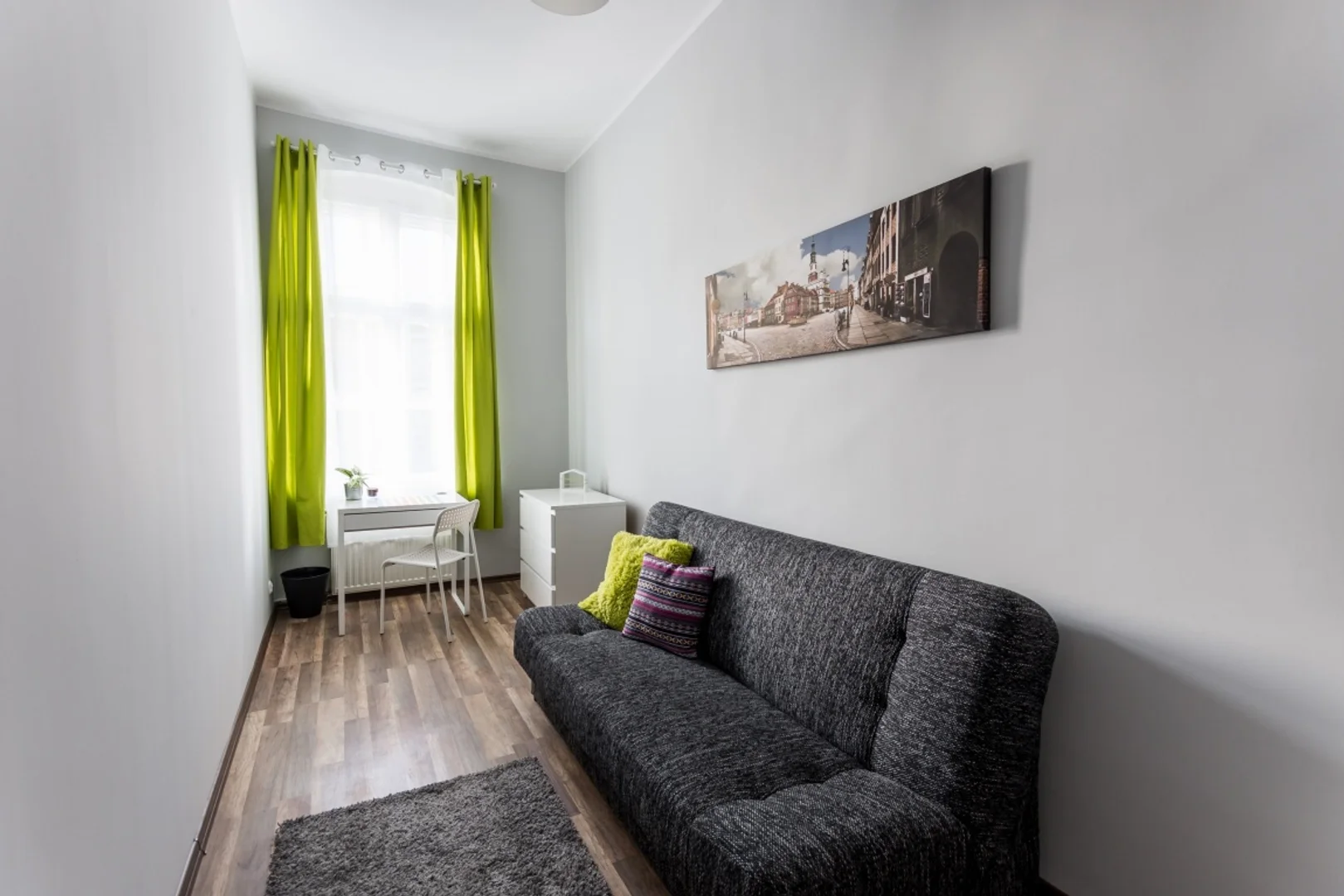 Habitación para estudiantes en  con área de estudio y facilidades compartidas