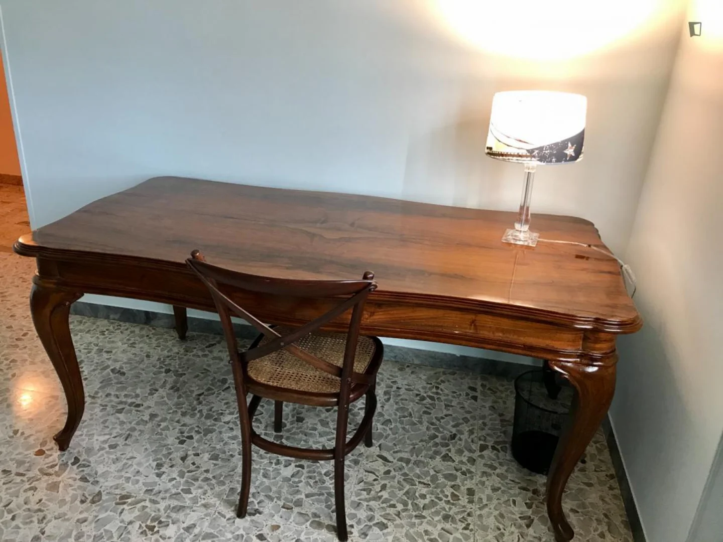 'de öğrenci dairesinde, tamamen mobilyalı kiralık oda