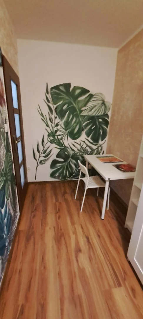 Bright and airy student room with easy university access in 
