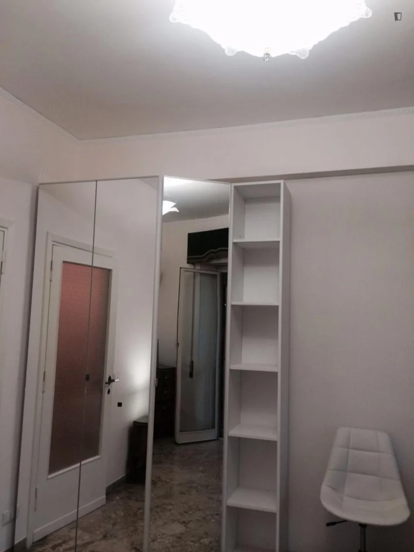 Chambre conviviale pour les étudiants dans  avec des équipements modernes