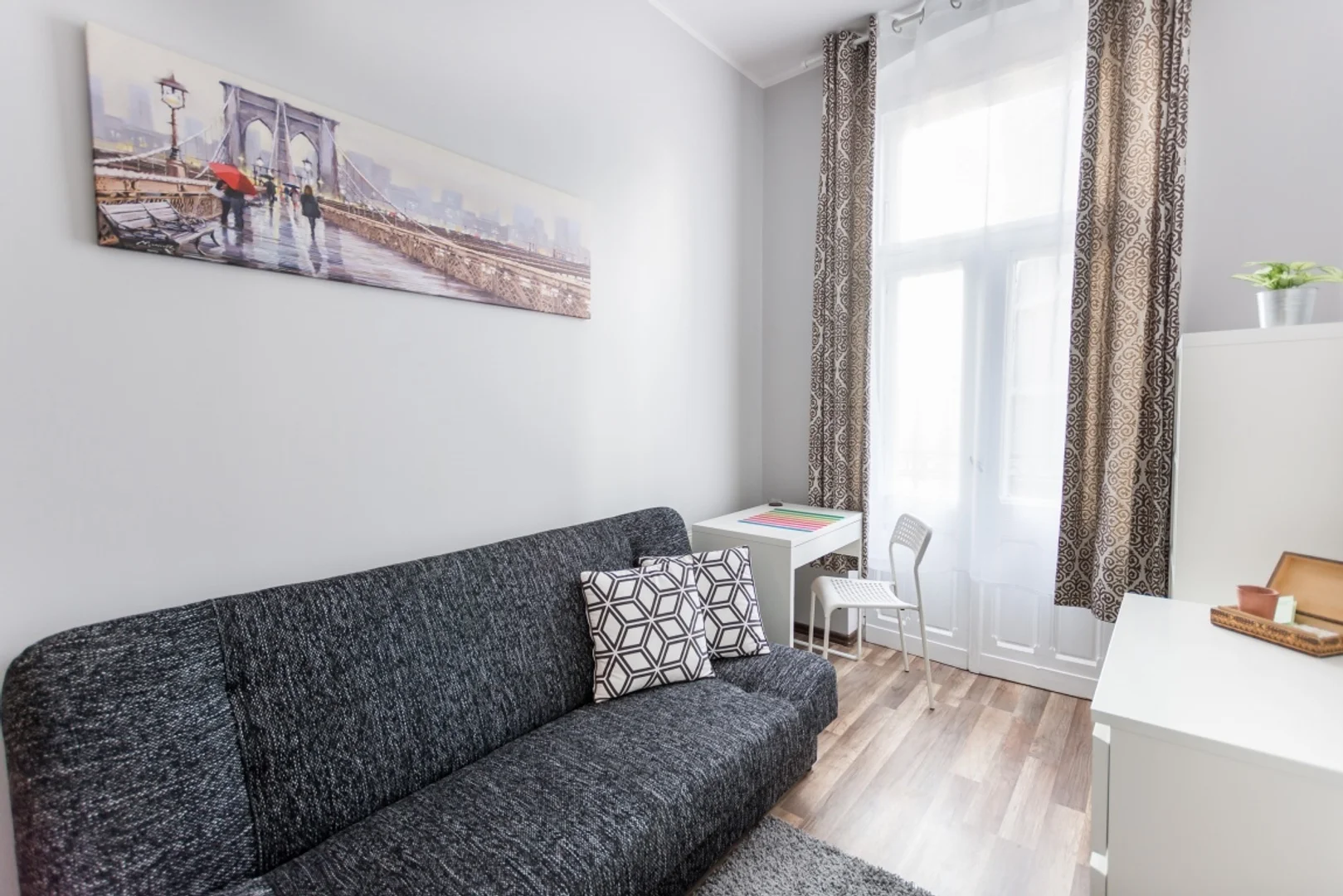 Zimmer in Studentenwohnung in  zu vermieten, voll möbliert