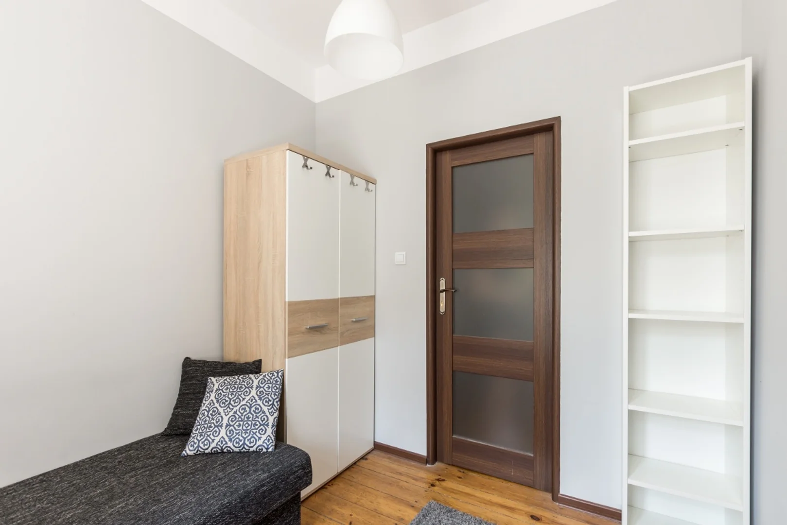 位于的学生友好型房间，设施现代