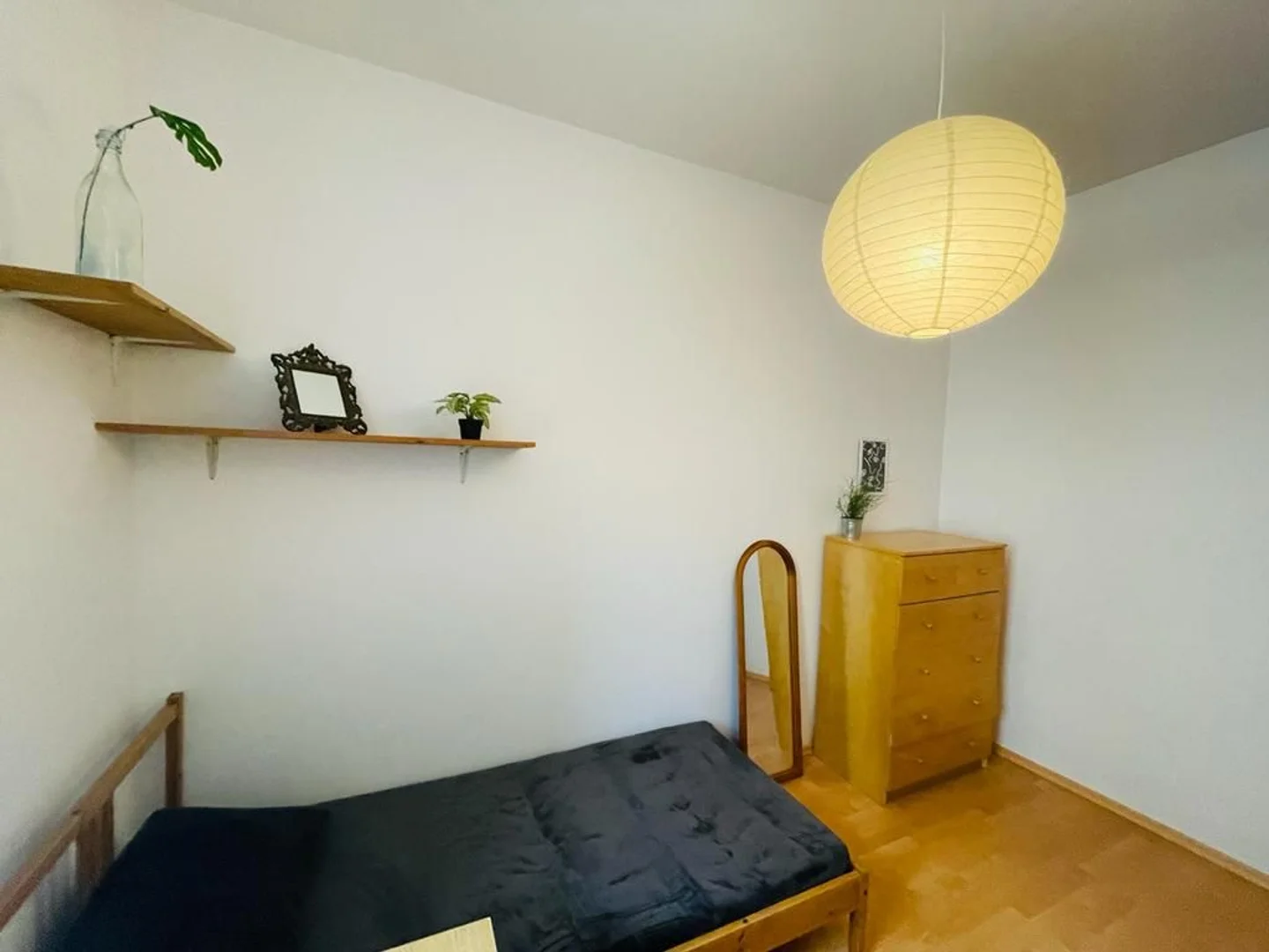 'de öğrenci dairesinde, tamamen mobilyalı kiralık oda