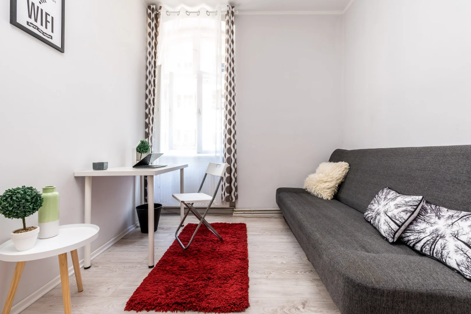 Chambre abordable pour les étudiants avec un bon éclairage dans 