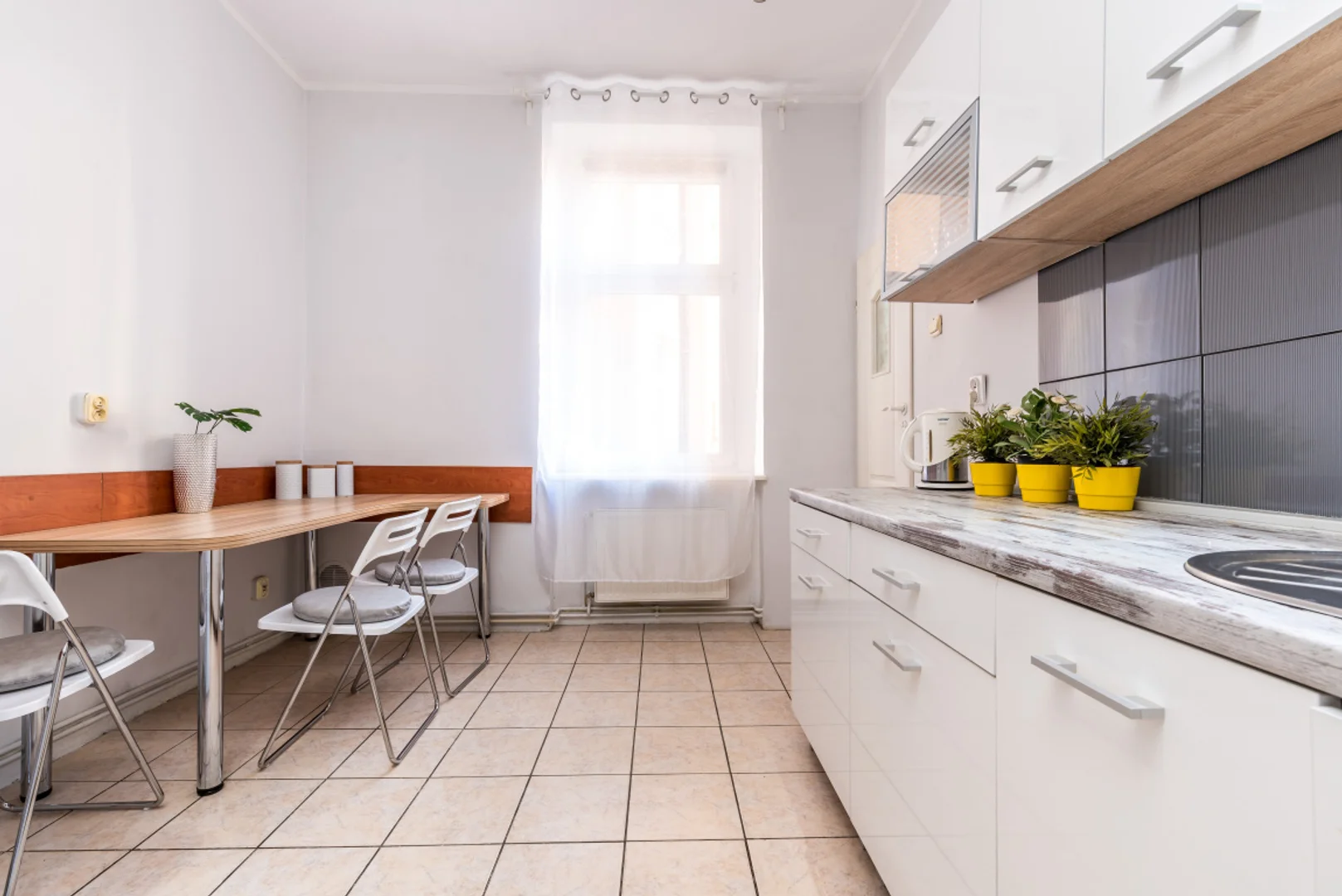 Chambre conviviale pour les étudiants dans  avec des équipements modernes
