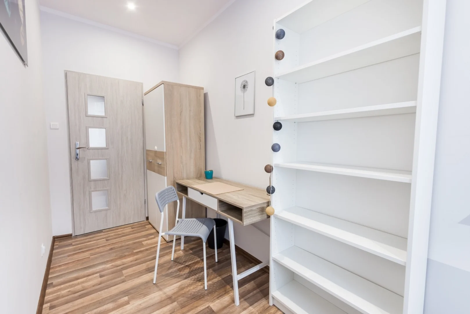 Economical student room with convenient location in 
