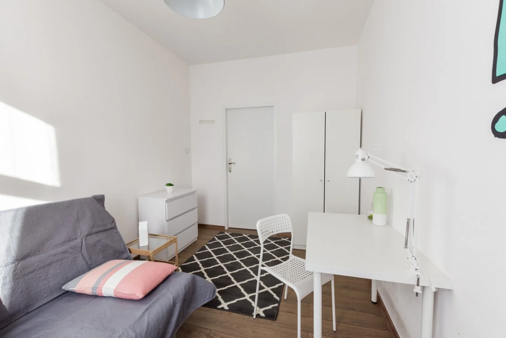 Habitación acogedora para estudiantes disponible en