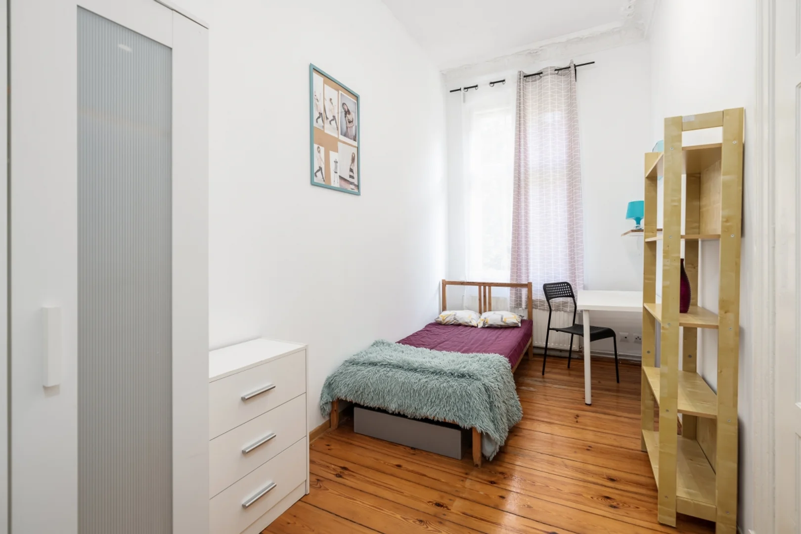 Chambre confortable pour étudiants disponible dans 