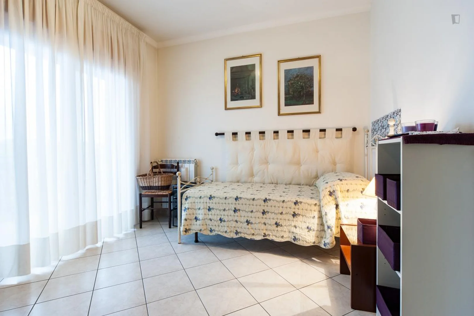 Chambre confortable pour étudiants disponible dans 
