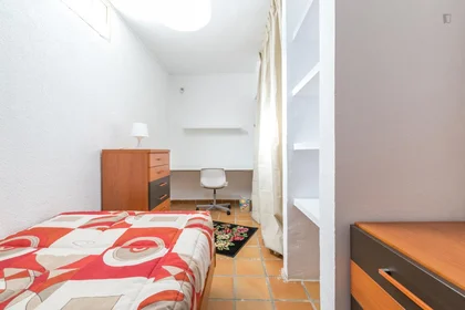 Private room at Calle Esla, image 2 of 18
