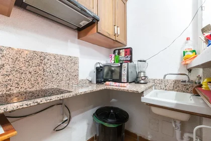 Private room at Calle Esla, image 11 of 18