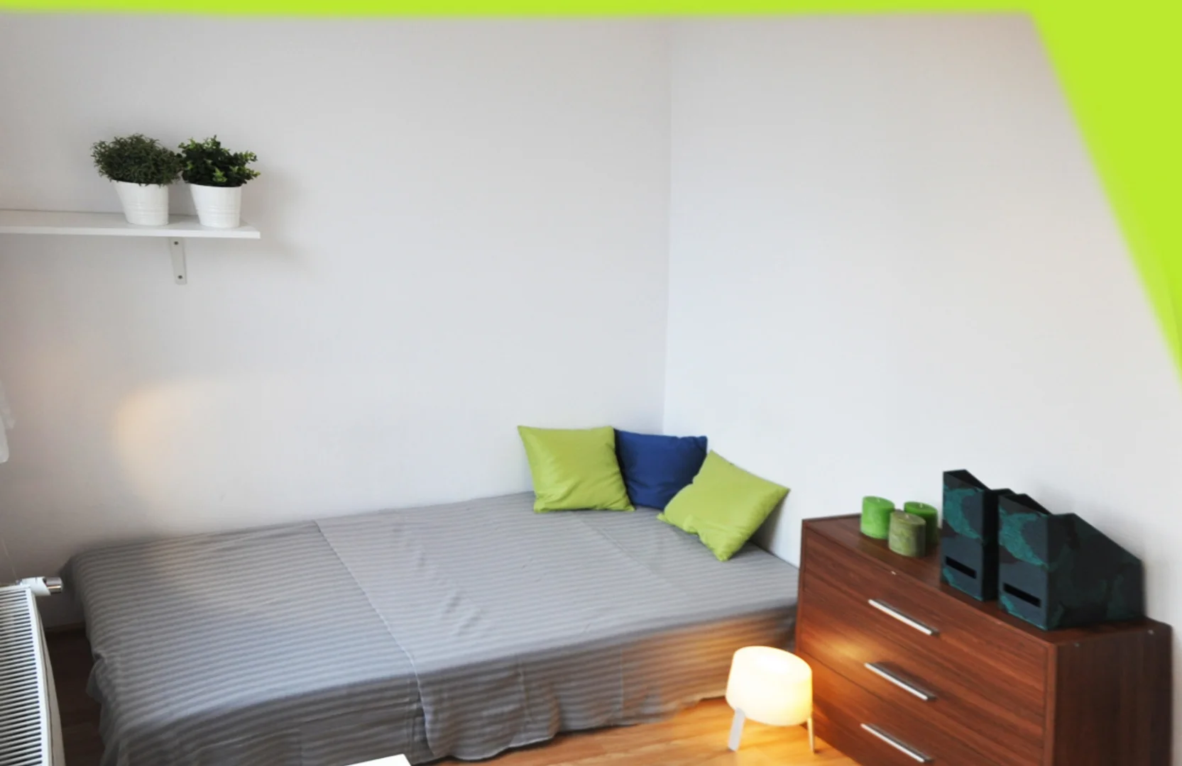 Habitación estudiantil económica cerca del campus en