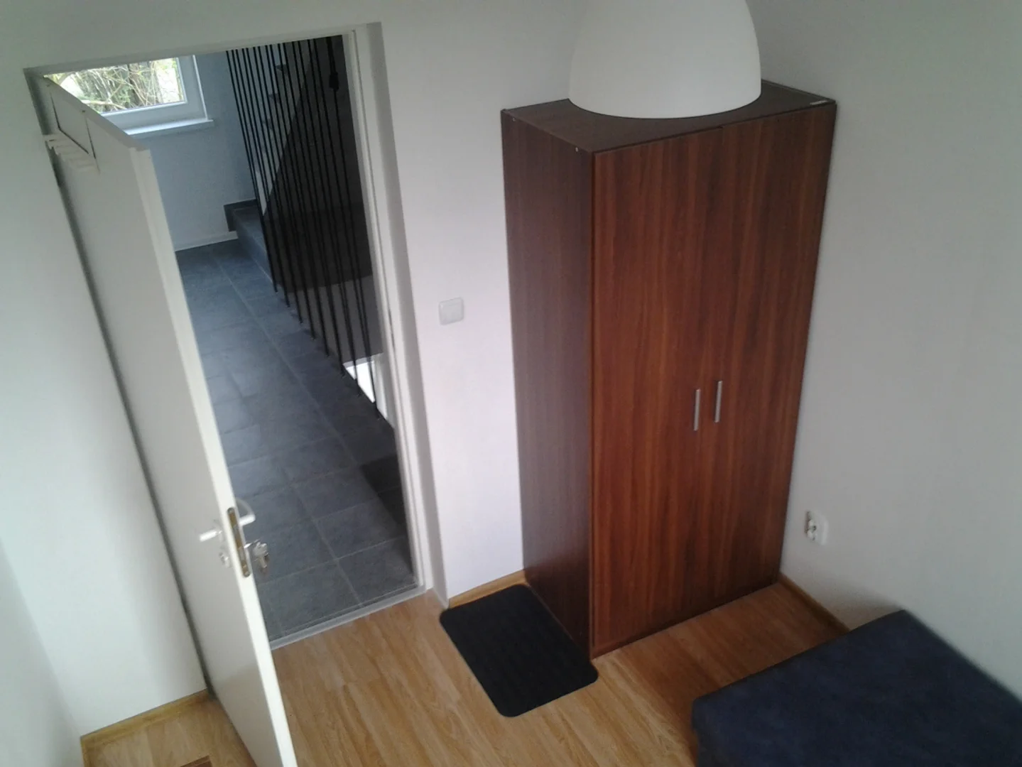 Habitación estudiantil económica cerca del campus en