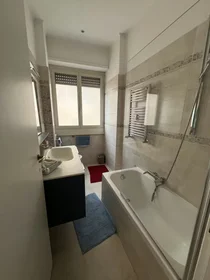 Toda a acomodação em Via Ettore Mambretti, Della Vittoria, imagem 9 de 10