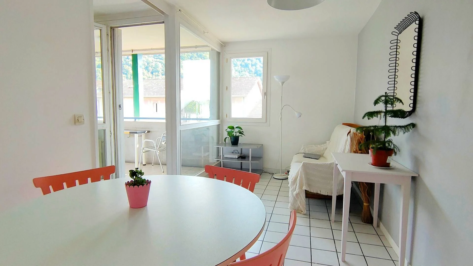 Zimmer in Studentenwohnung in  zu vermieten, voll möbliert