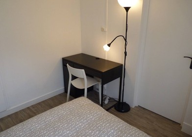 Bright private room in Brest