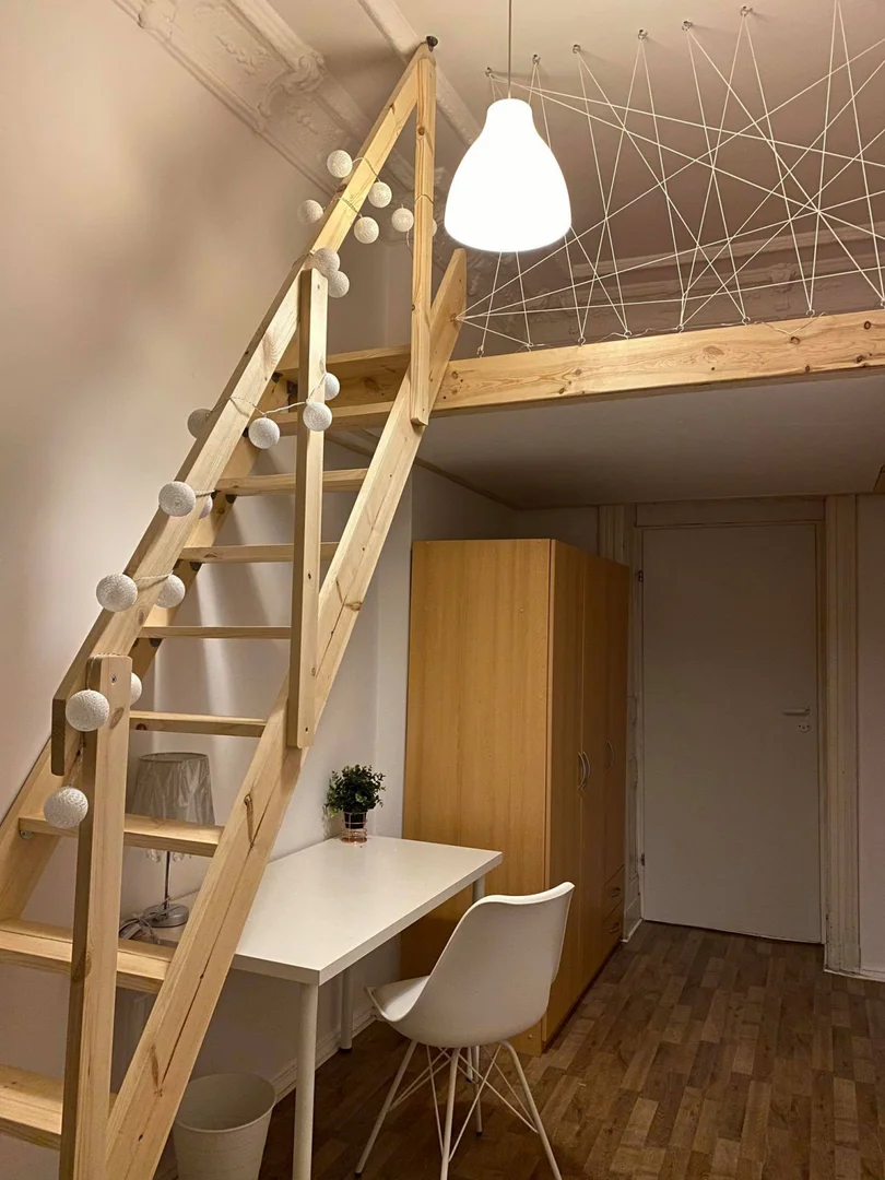 Quarto amigo do estudante em  com comodidades modernas