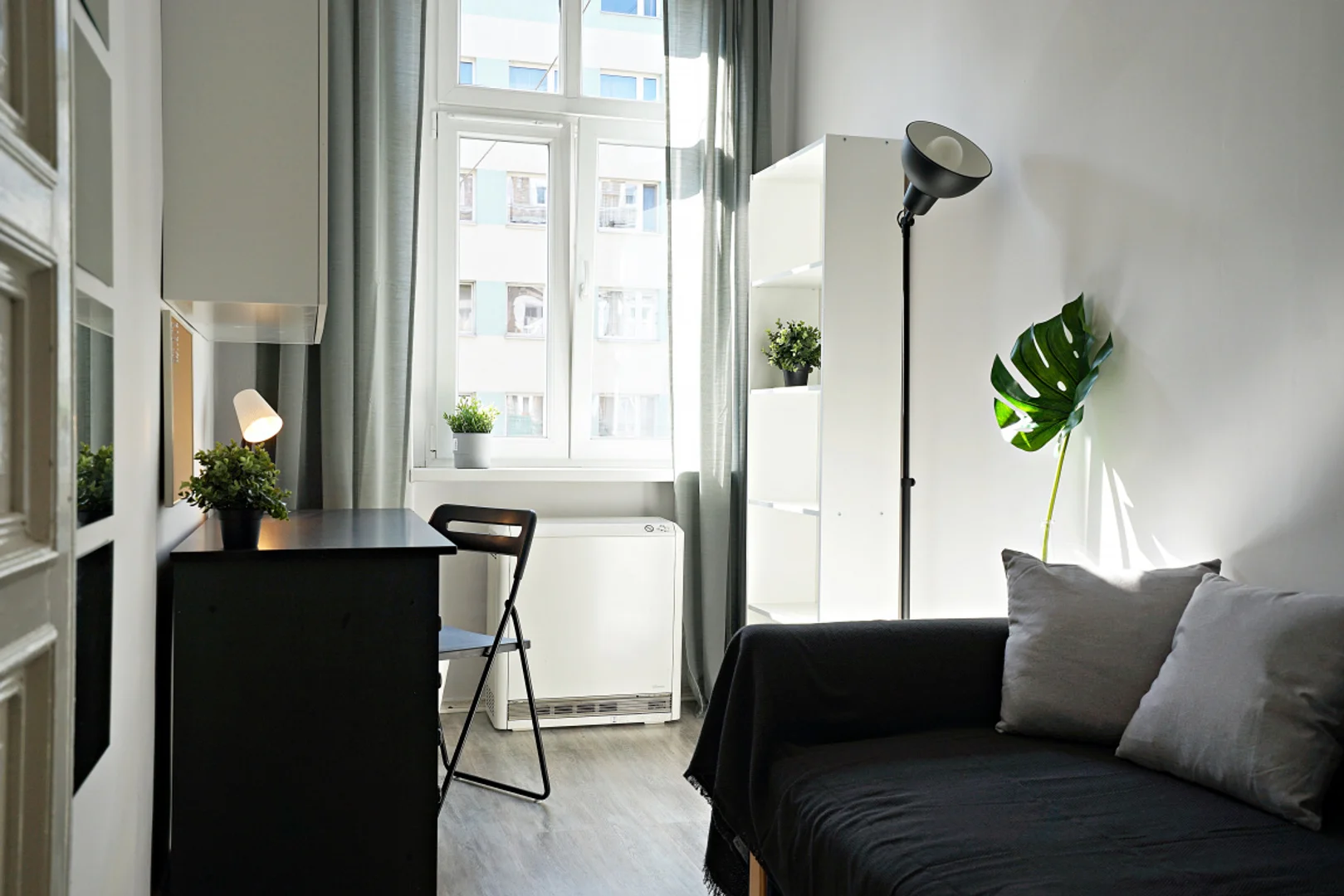 Comfortable and spacious student room in 