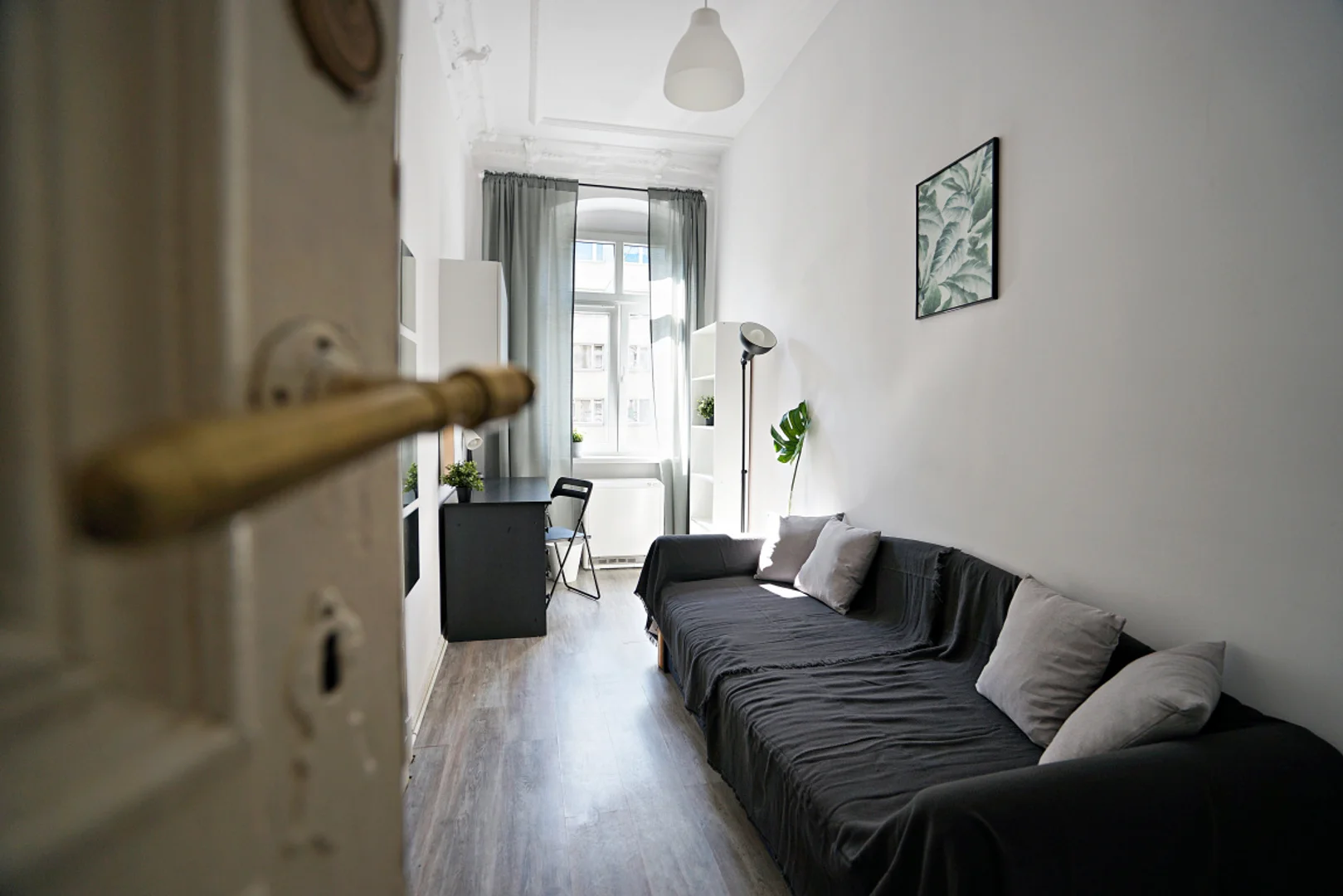 Bright and airy student room with easy university access in 