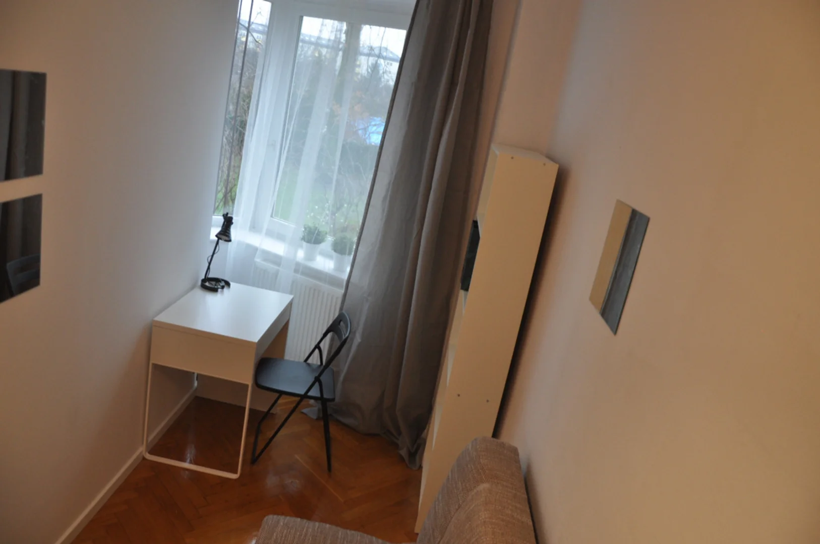 Bezahlbares Zimmer für Studenten mit ausreichender Beleuchtung in 