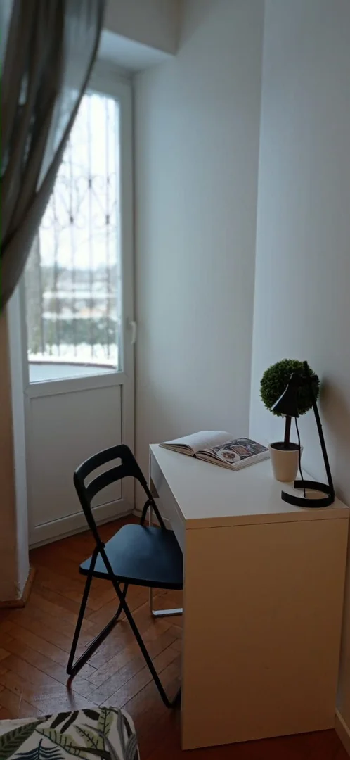Habitación estudiantil económica cerca del campus en 