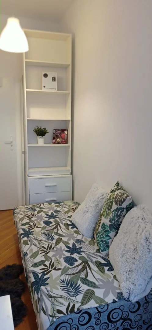 Habitación estudiantil económica cerca del campus en 