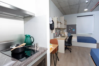 Habitación compartida barata en Granada