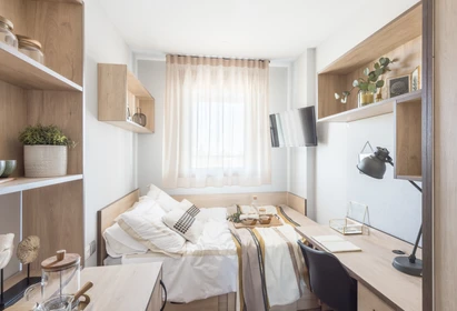 Renting rooms by the month in Sevilla