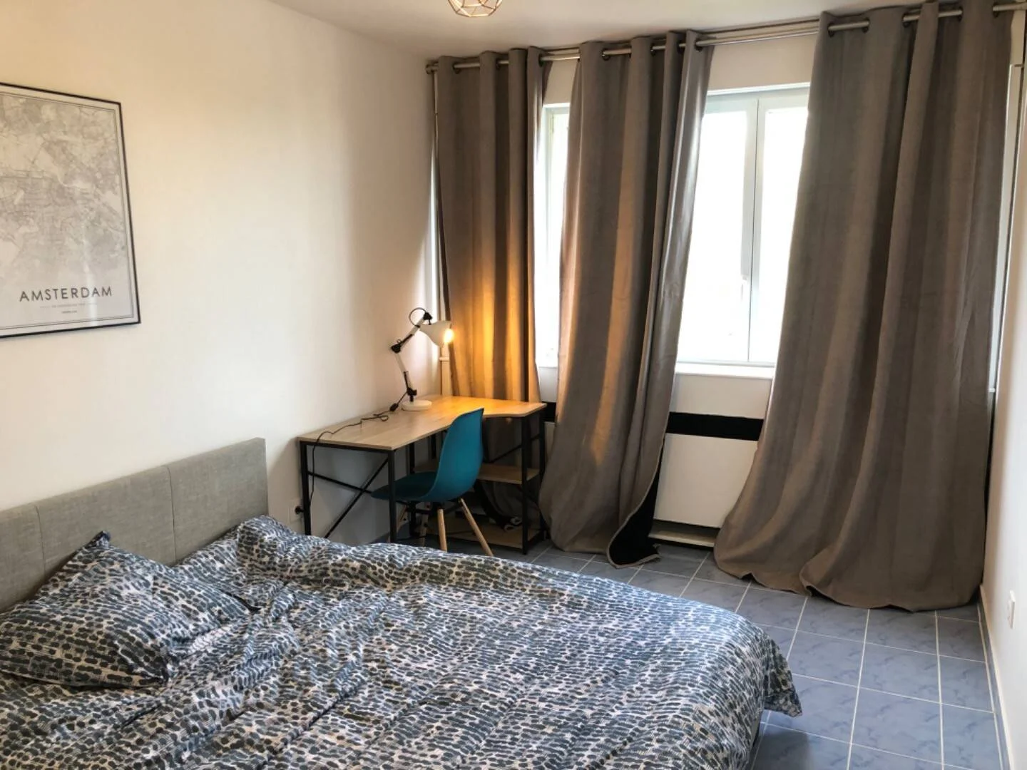 Camera per studenti in  con area studio e servizi in comune