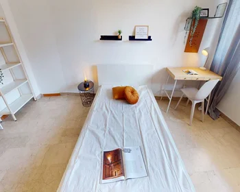 Quarto privado em Via Copernico, imagem 1 de 10