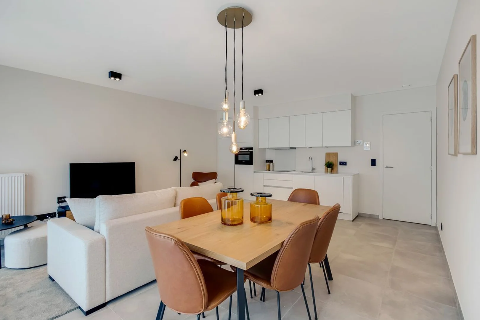 Habitación estudiantil amplia y cómoda en 