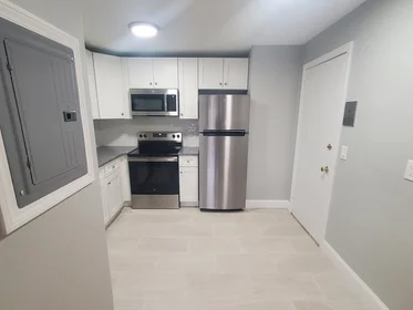 Gesamte Unterkunft im Wohnheim in der 4, Oakcrest, Unit 31, Hyde Park, Boston, MA, 02136, bild 10 von 12