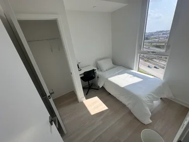 Quarto privado em 30 Tretti Way, imagem 1 de 7