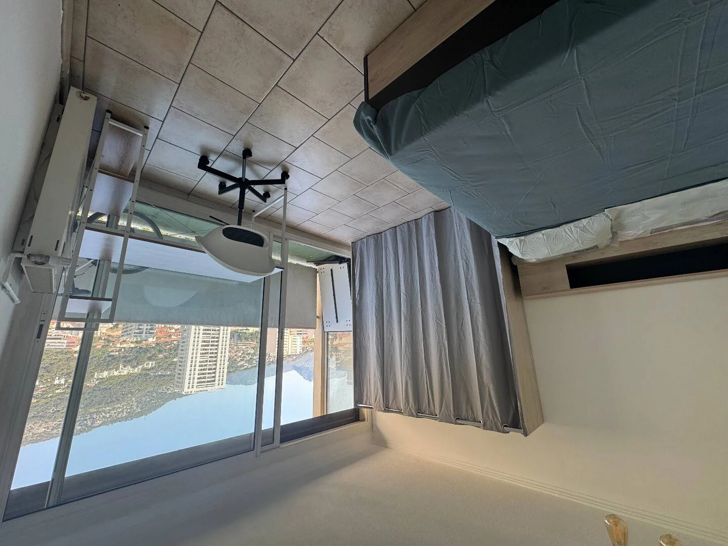 Chambre d'étudiant à  avec espace d'étude et installations communes
