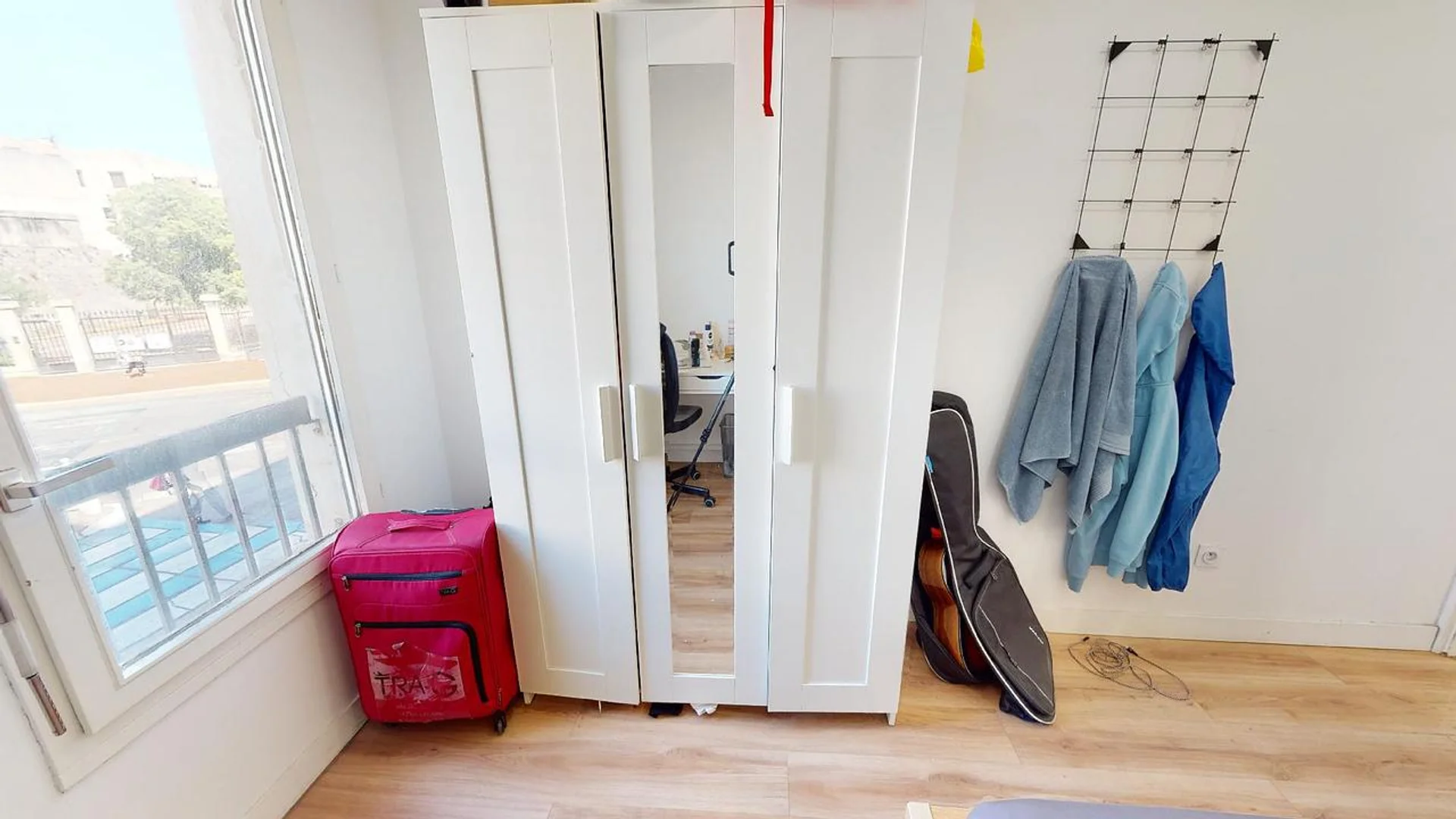 Bright and airy student room with easy university access in