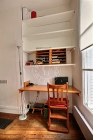 Entire apartment at Rue des Feuillantines, image 12 of 16