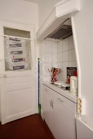 Entire apartment at Rue des Feuillantines, image 10 of 16