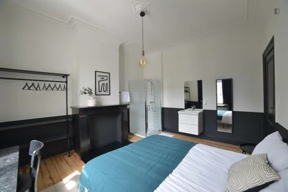 Quarto privado em Rue Franklin, imagem 1 de 9