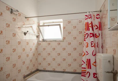 Privatzimmer in der Avenida Fernando Namora, bild 18 von 20