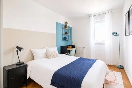 Alquiler de habitación en piso compartido en {area}