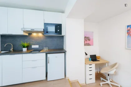 Logement entier à Čerčanská, image 6 de 8