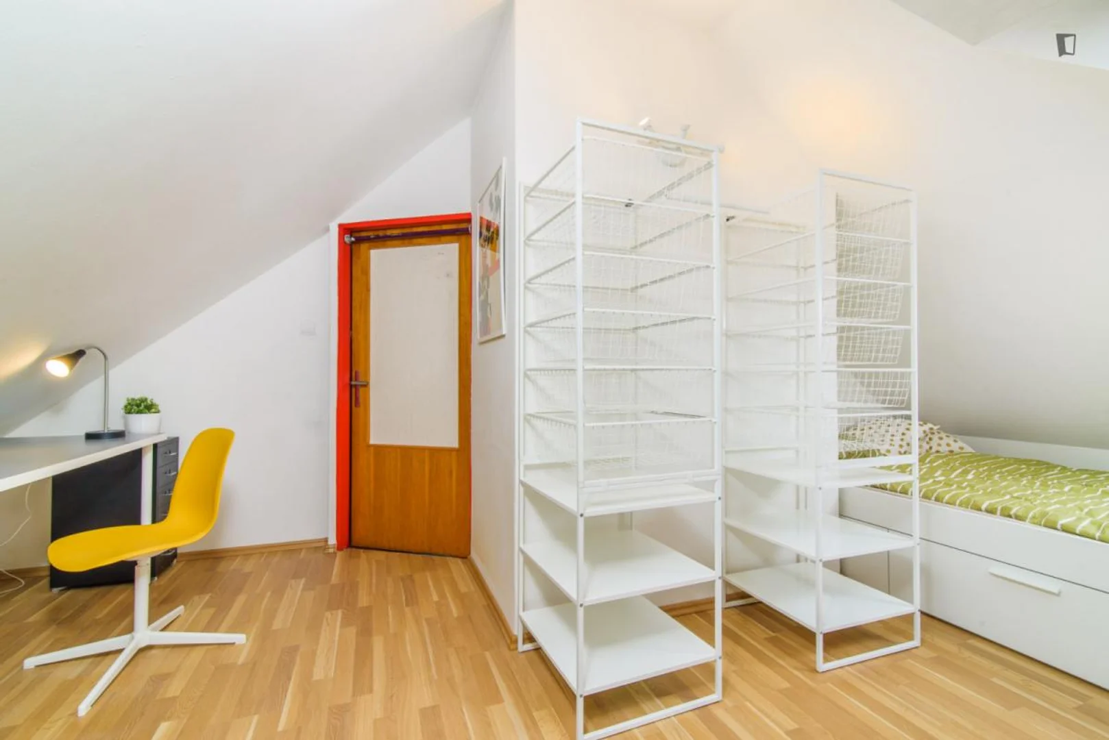 Quarto amigo do estudante em  com comodidades modernas