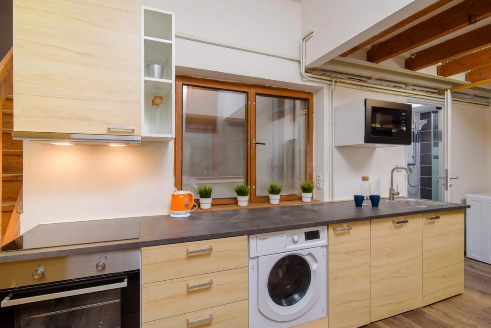Quarto de estudante económico com localização conveniente em 