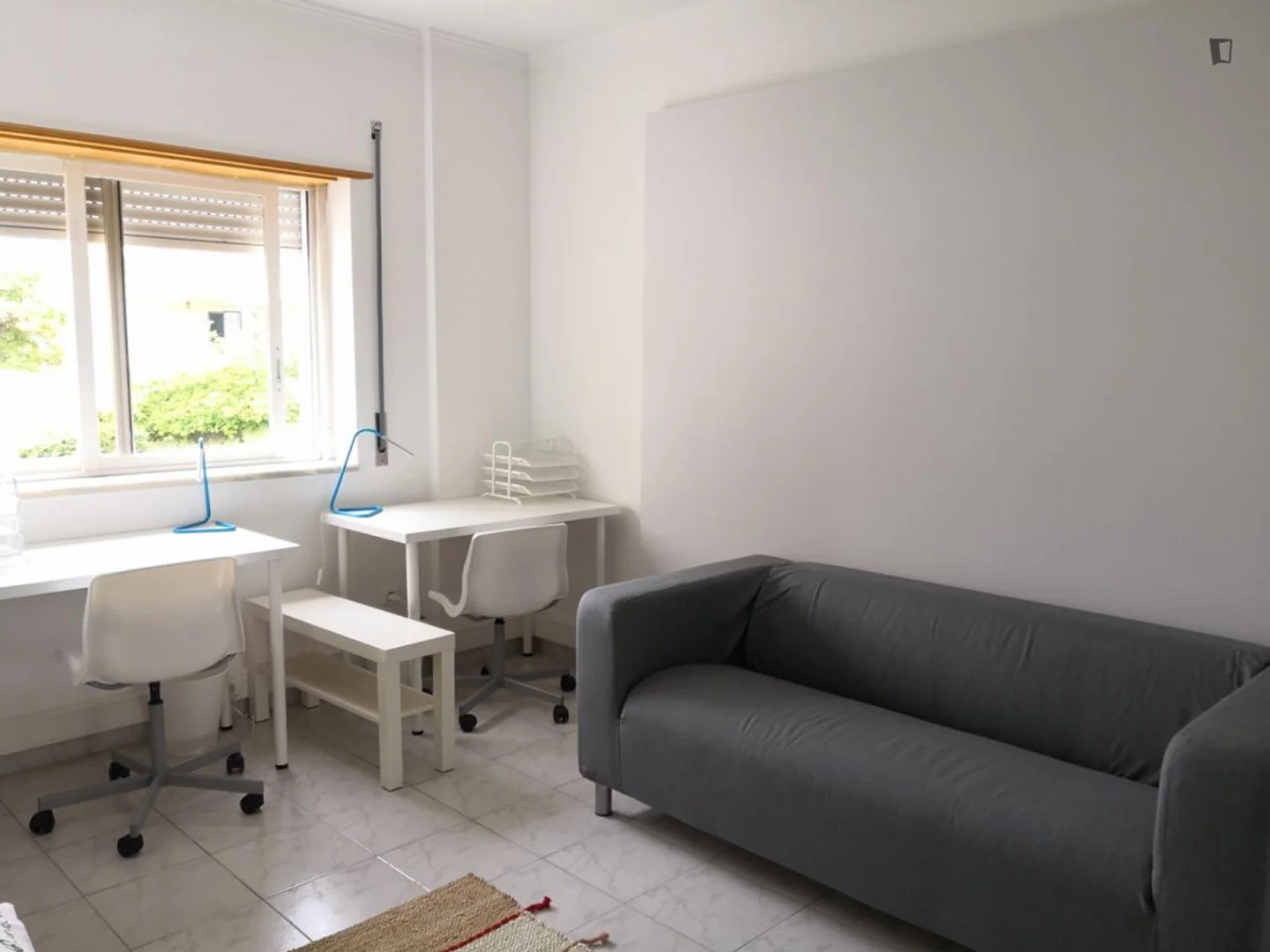 Functional student room perfect for studying in 