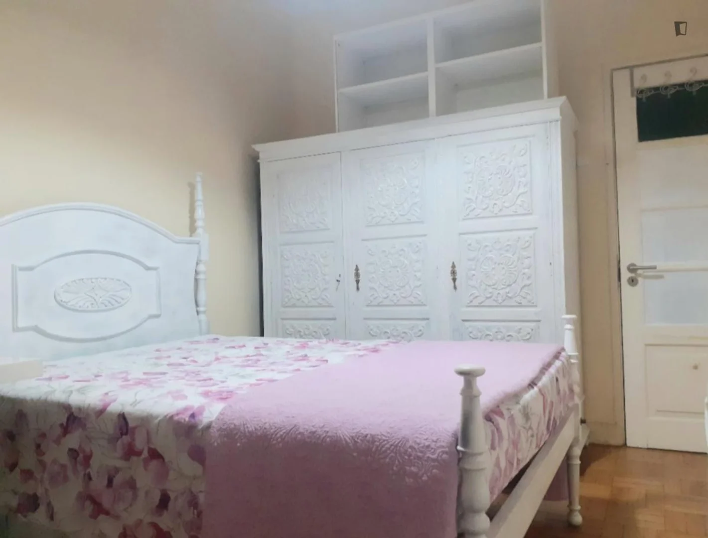 Quarto amigo do estudante em  com comodidades modernas