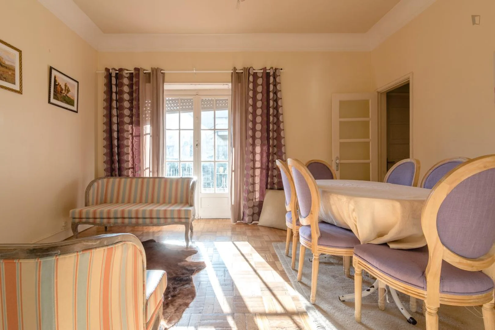 Quarto para alugar em apartamento de estudantes em , totalmente mobilado